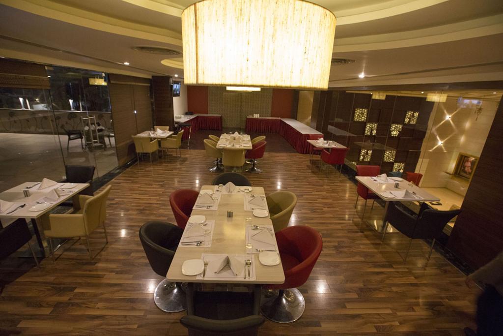 Anjushree Hotell Ujjain Exteriör bild