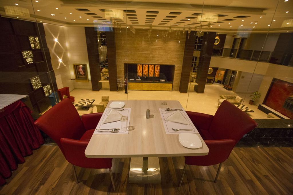 Anjushree Hotell Ujjain Exteriör bild
