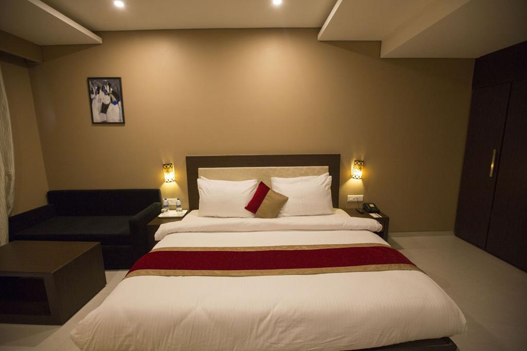 Anjushree Hotell Ujjain Exteriör bild