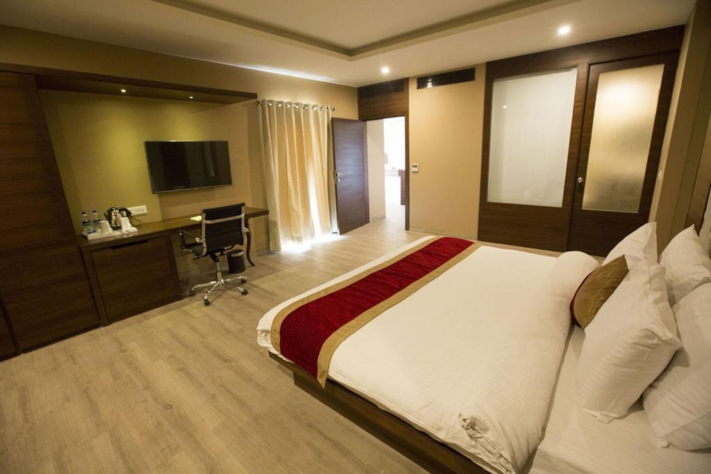 Anjushree Hotell Ujjain Exteriör bild