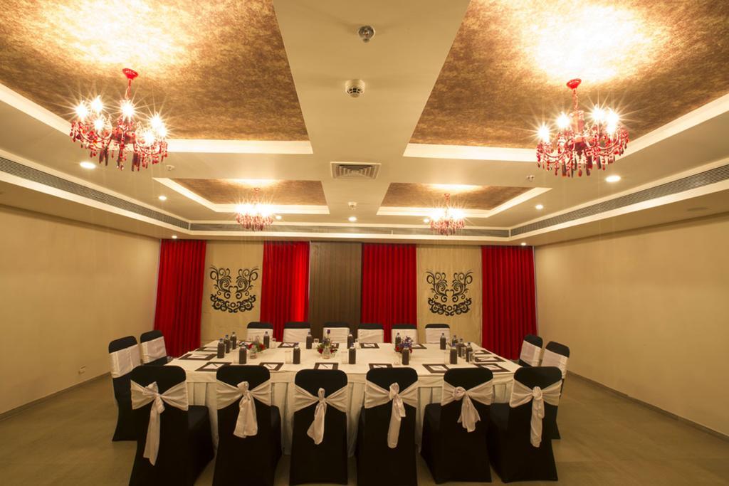 Anjushree Hotell Ujjain Exteriör bild