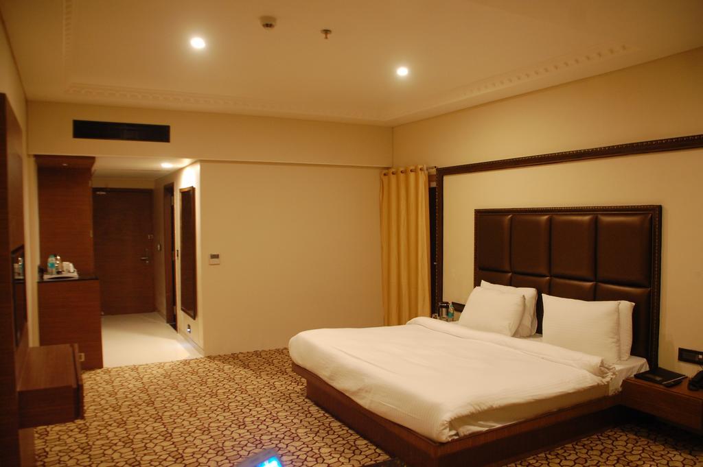 Anjushree Hotell Ujjain Exteriör bild